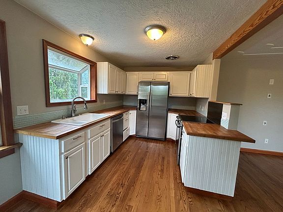 4th image of 251 Buland Dr