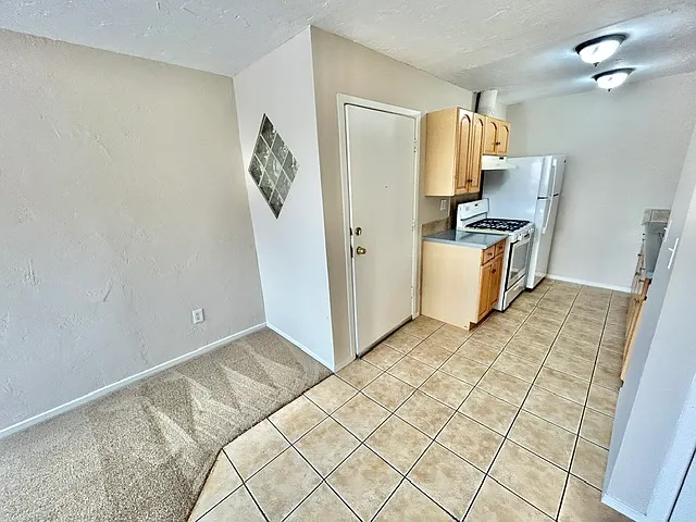 2 bed, 800 sqft, $2,050 — Photo 4