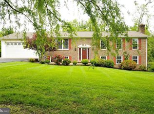 10506 Oak Pl, Fairfax, VA 22030