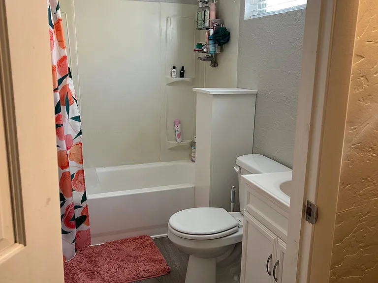 1300 S Vermont Ave — Photo 15