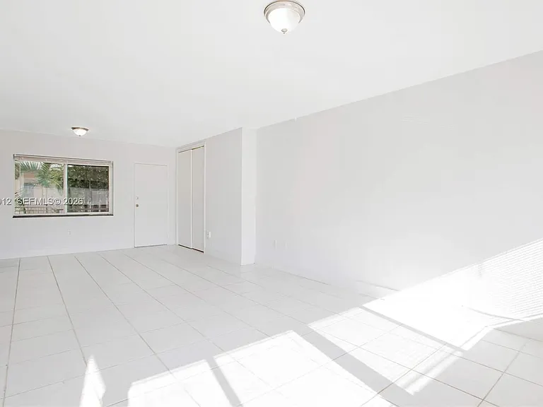 10001 W Bay Harbor Dr #208 — Photo 4