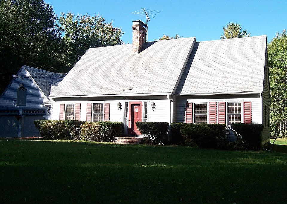 Spacious 4 bedrooms on almost 4 Acres!