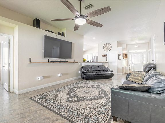 5th image of 722 Coral Trace Blvd