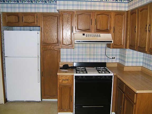 4th image of 549 W 7th St #1SR