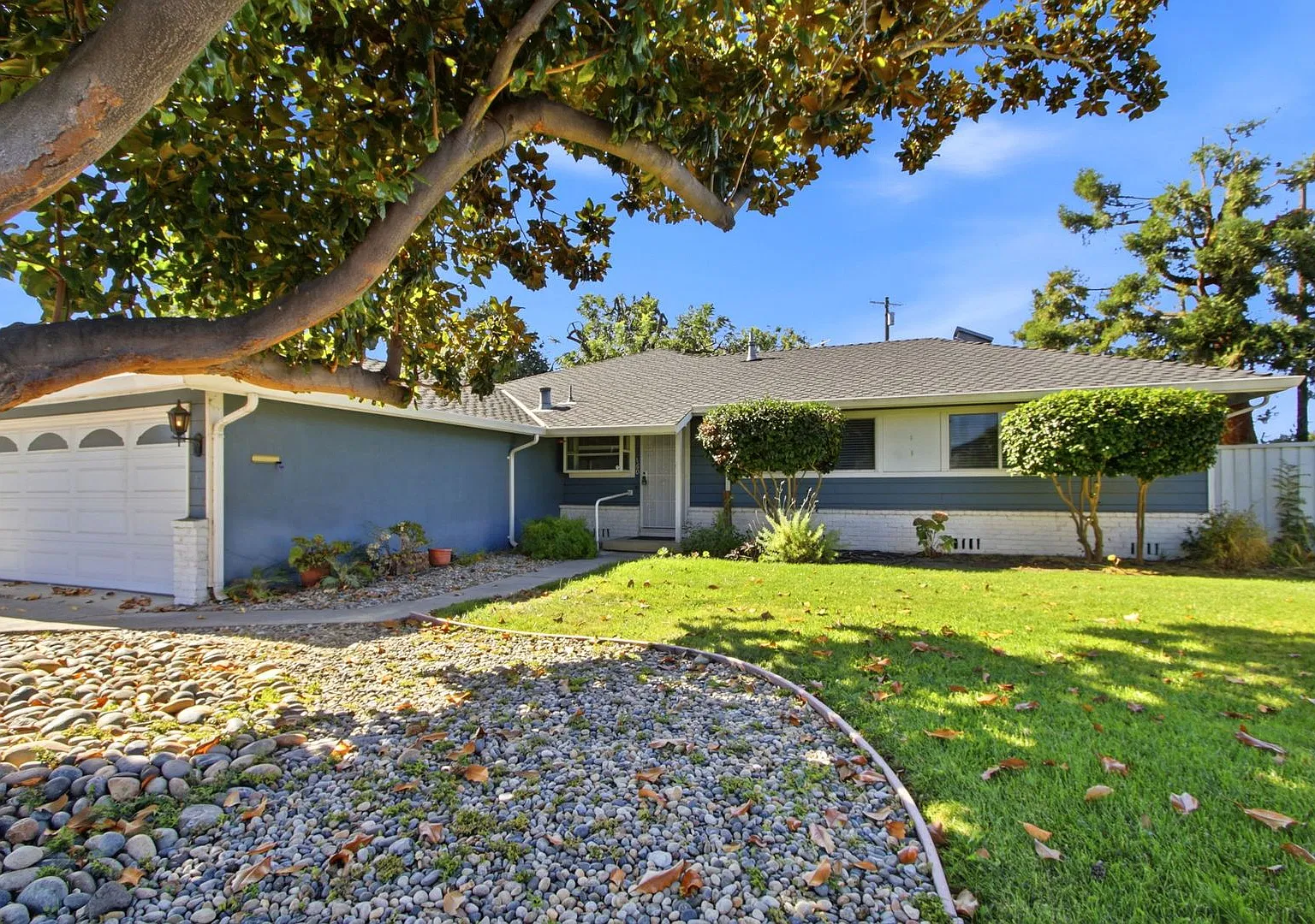 Available Now! Charming Ranch with Versatile Bonus Rooms and Garden Retreat — Photo 4