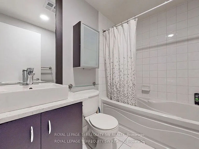 700 King St W #1101 — Photo 13
