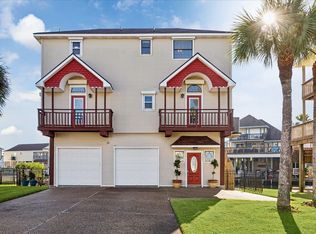 107 Bamaku Bnd, Tiki Island, TX 77554