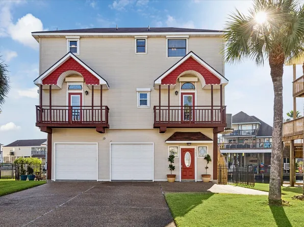 107 Bamaku Bnd, Tiki Island, TX 77554