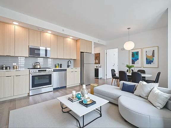 4th image of 2455 3rd Ave APT 15B