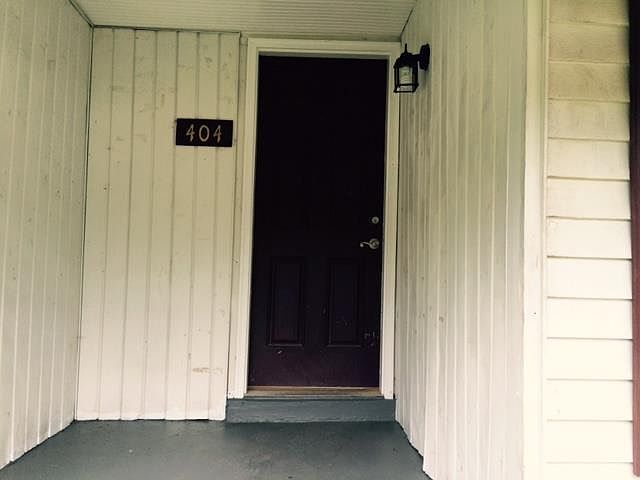 2nd image of 404 & 404-1/2 Green Acres Dr