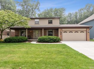 34347 Parkgrove Dr, Westland, MI 48185