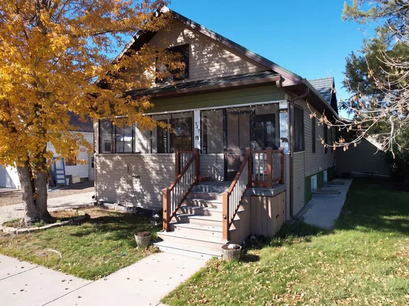 327 N River Ave, Glendive, MT 59330