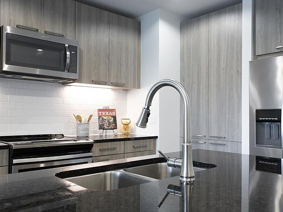 3rd image of 3814 Eastside St #3010