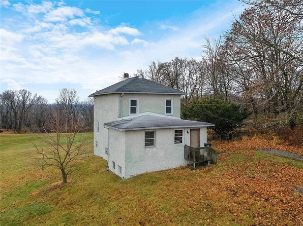 876 E Hill Dr, New Kensington, PA 15068