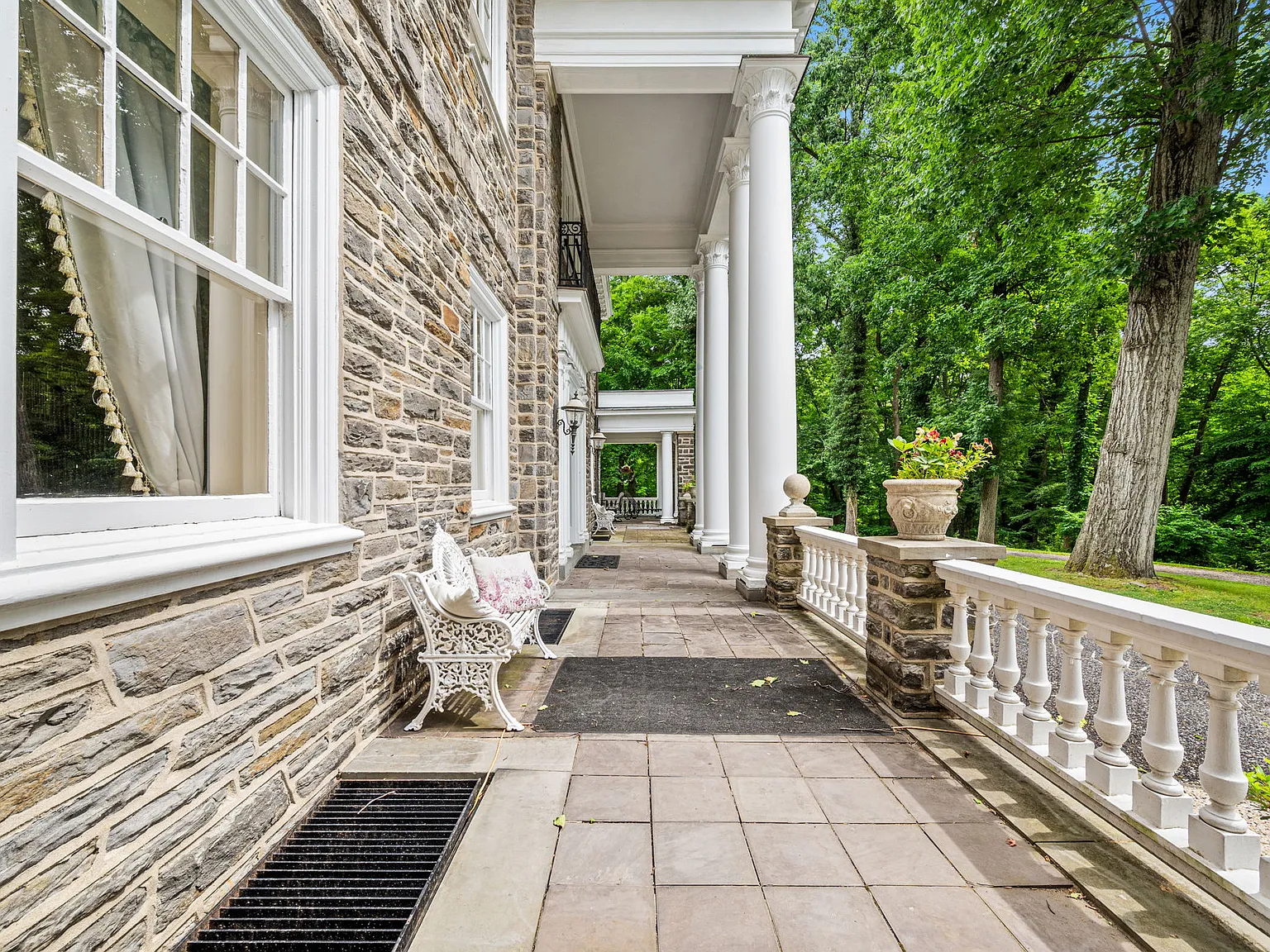 8 bed, 7569 sqft, $13,000 — Photo 4