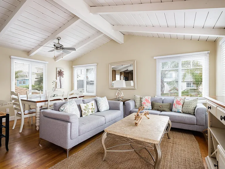 833 Isthmus Ct — Photo 2