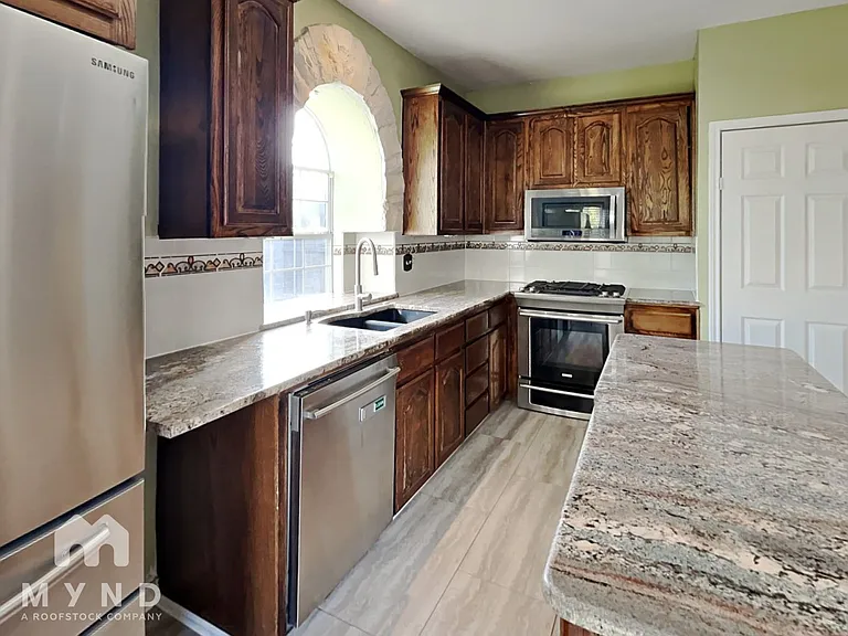 102 Elm Fork Dr — Photo 8
