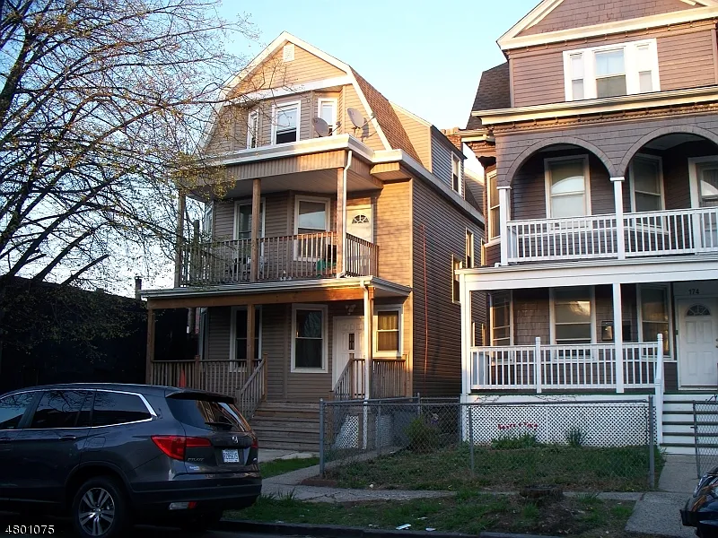 Building Photo 3