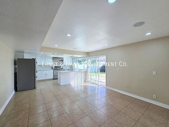 5th image of 926 E Bastanchury Rd