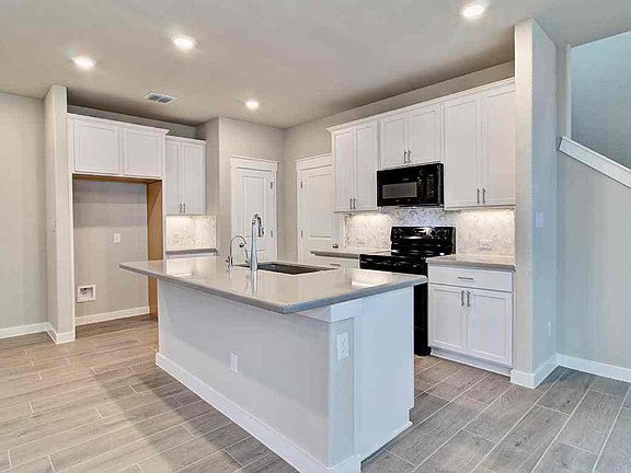 2nd image of 891 Casina Cir