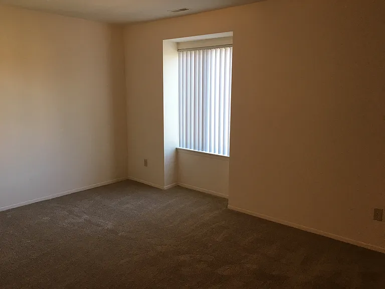 Lakeside Village Apartments — Photo 137