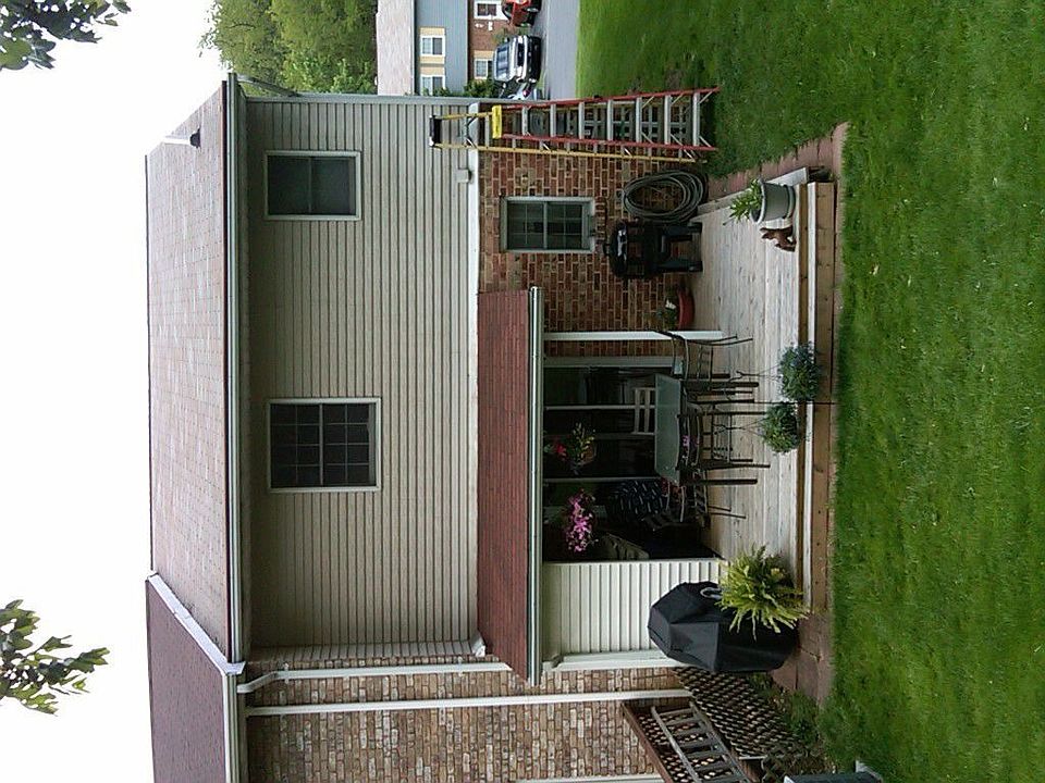 2nd image of 90 Queen Ave