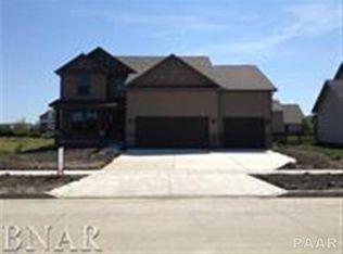 11205 N Country Rdg, Morton, IL 61550