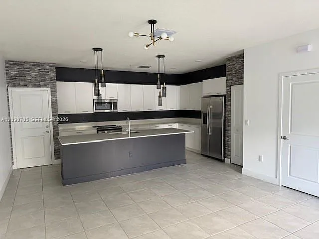 3 bed, 2.5 bath, $4,100 — Photo 2