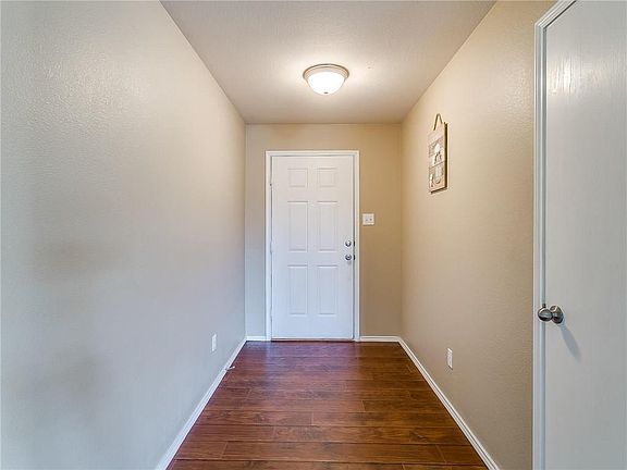 4th image of 325 Kennedy Dr