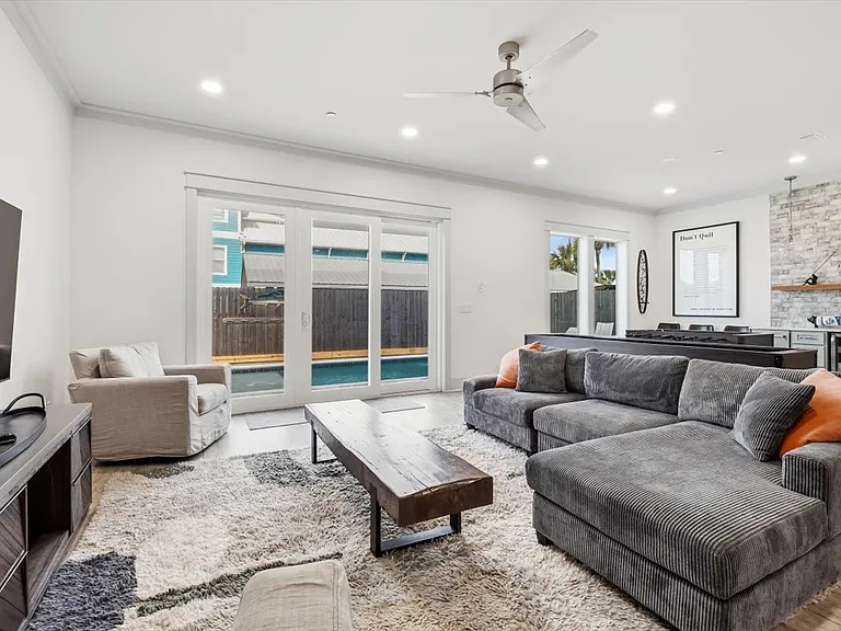 8320 Surf Dr — Photo 17