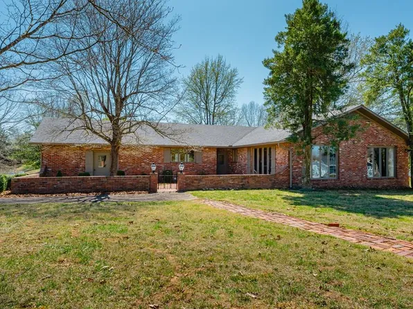 819 Fairway Dr, Madisonville, KY 42431