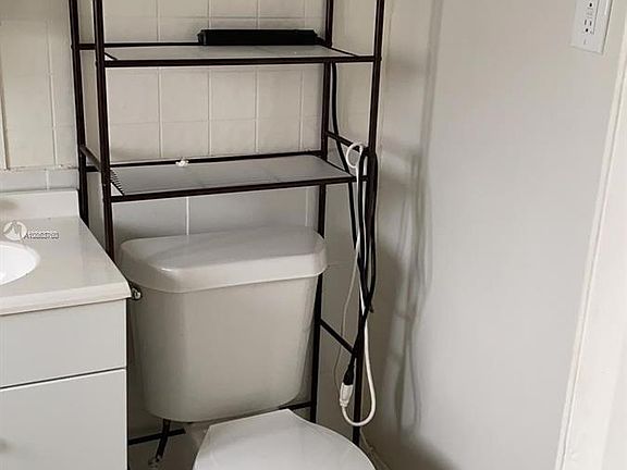 5th image of 402 Foster Ave #402