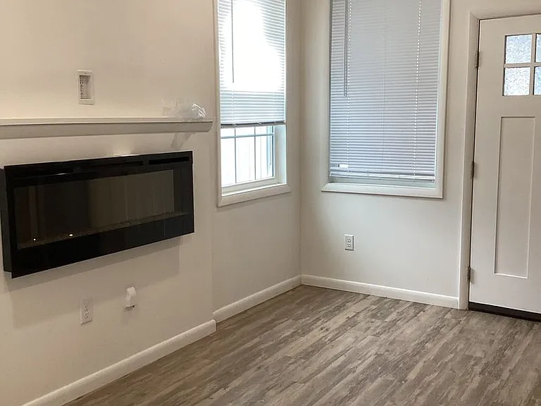 University Park Apartments near Cornell University — Photo 217