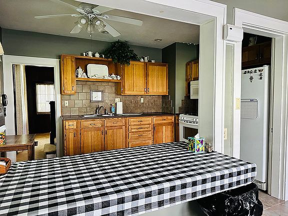 Eat In Kitchen