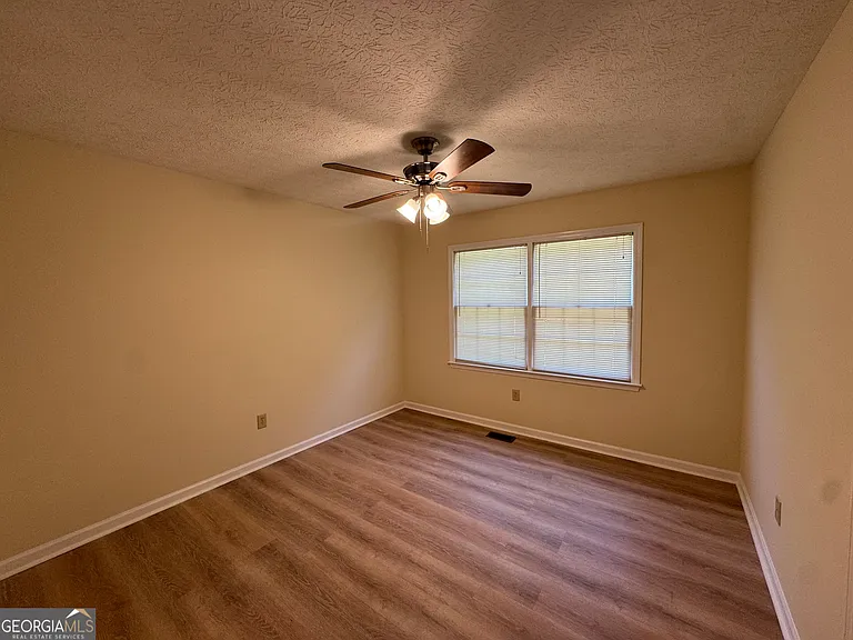 1041 Limmerick Dr — Photo 16