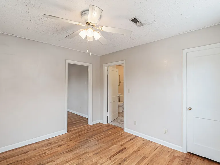 1315 E Red Bud Rd — Photo 19