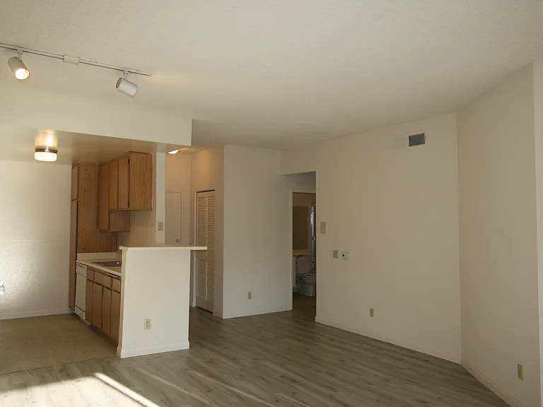 3637 Clarington Ave #112 — Photo 24