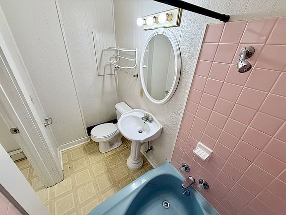 2nd image of 623 Jefferson Ave #12