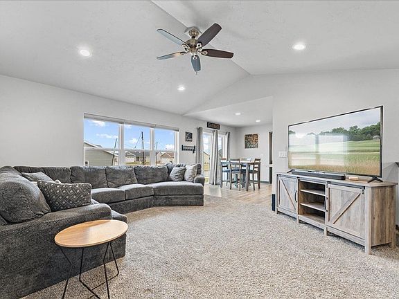 3rd image of 3020 S Weiler Rd