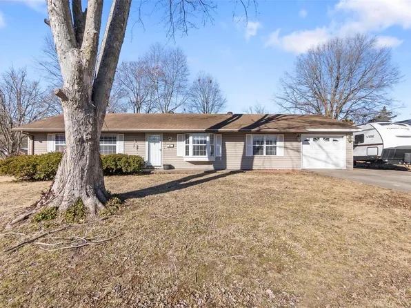 810 4th St W, Scott City, MO 63780