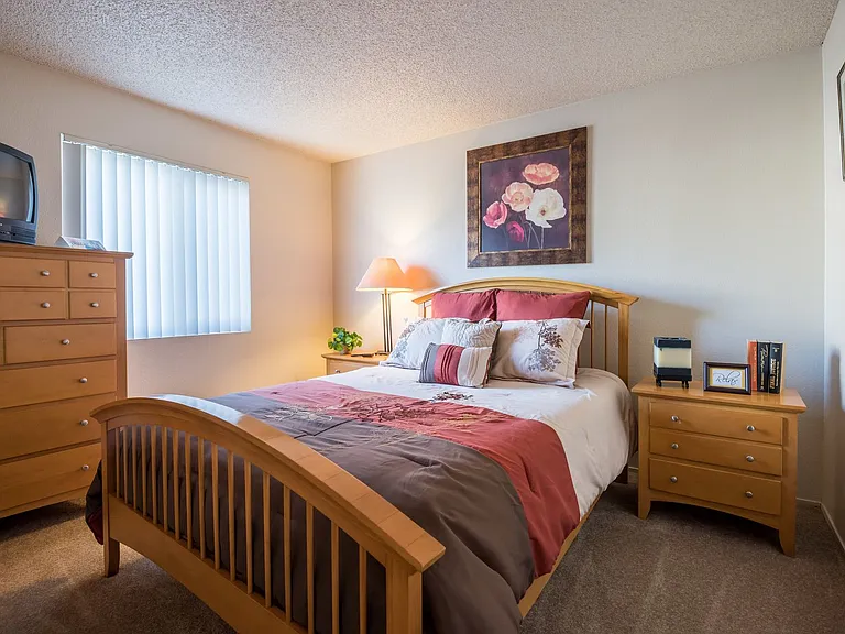 Park Knolls Apartments — Photo 5