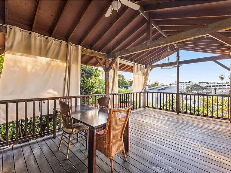 1065 Laguna Ave — Photo 10
