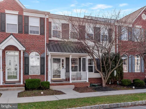 2008 Hayward Ave, Pennsburg, PA 18073