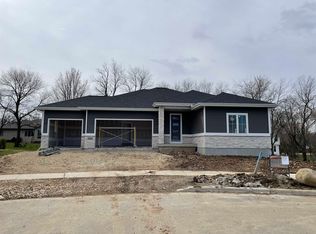 2365 Lonnie Ct, Sun Prairie, WI 53590