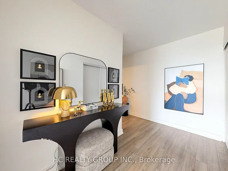 6 Parkwood Ave #701 — Photo 16