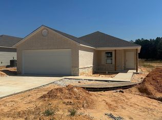 8025 Chesapeake Trl, Bauxite, AR 72011