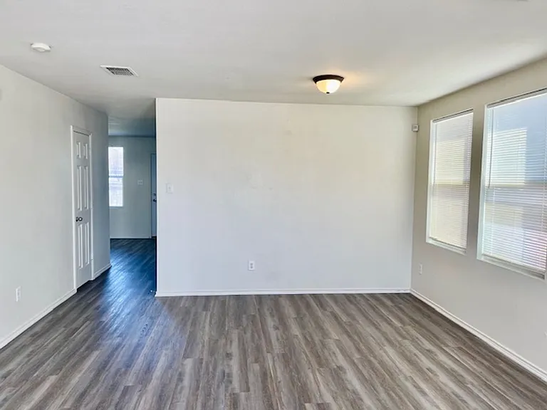820 Wrigley Dr — Photo 5