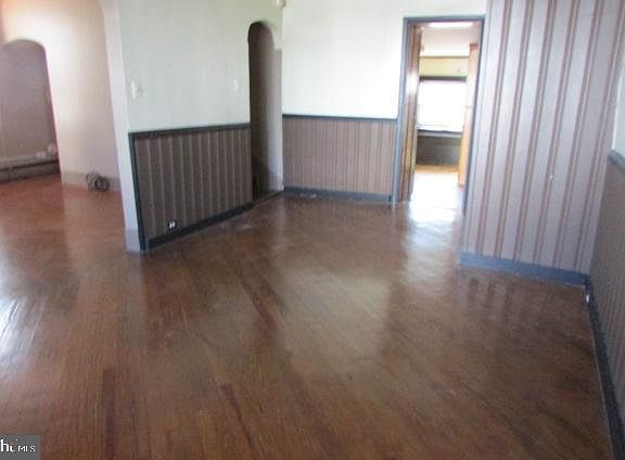 3rd image of 325 Market St