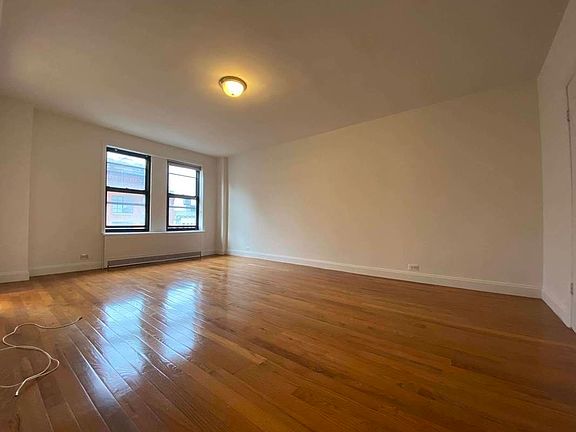 3rd image of 161 W 16th St APT 14K