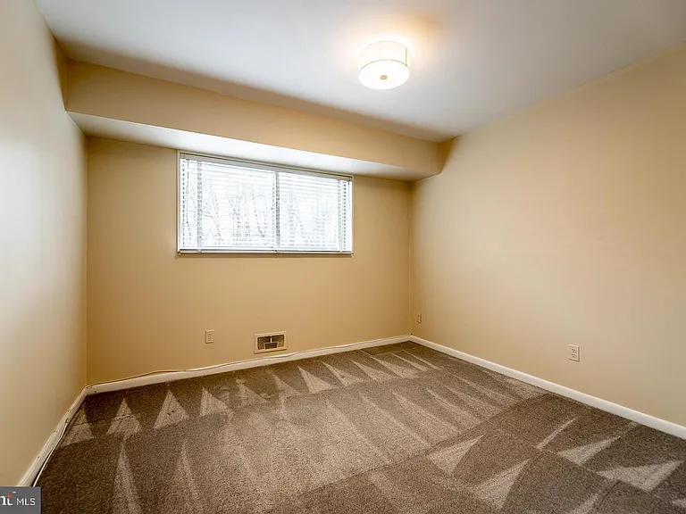 10648 Montrose Ave #102 — Photo 9